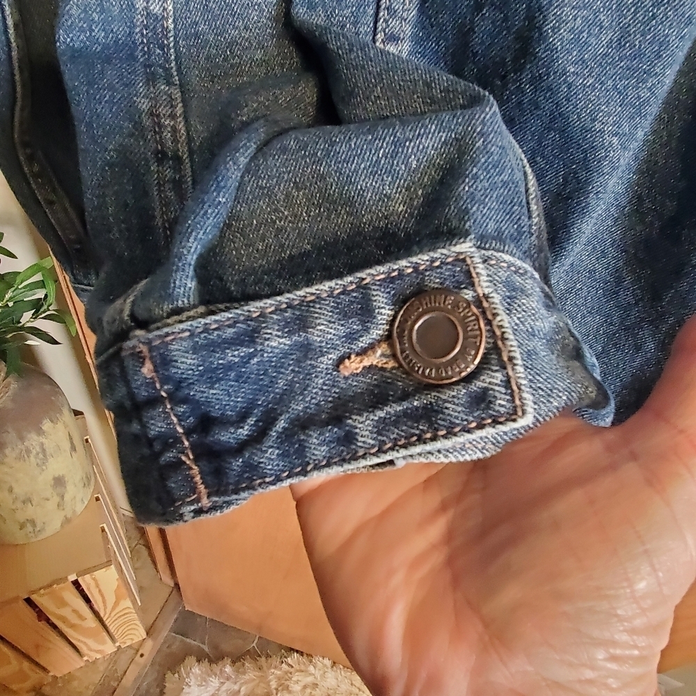 MOONSHINE SPIRITS BY BRAD PAISLEY. DENIM JACKET. DISTRESSED. MENS MED - Picture 7 of 9